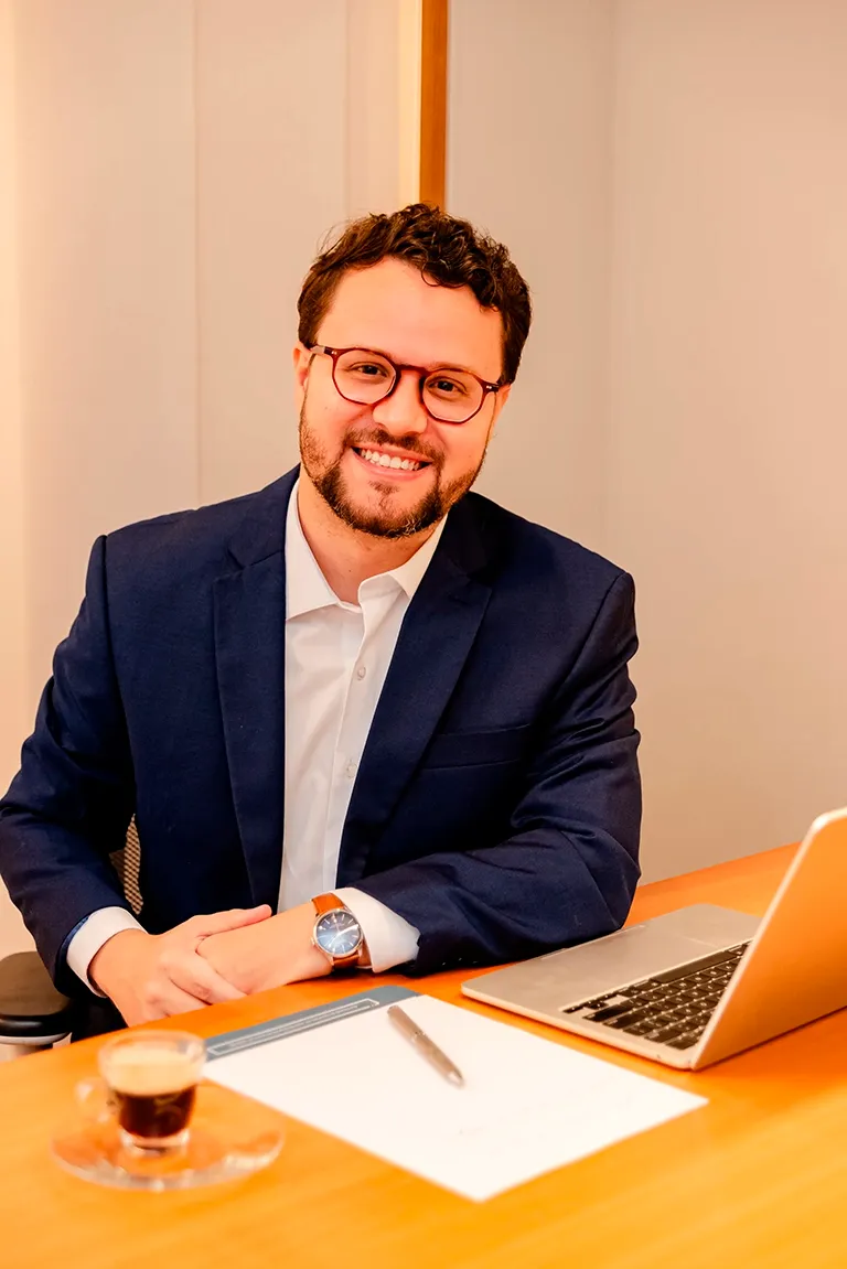 Dr. Gabriel Vellasques